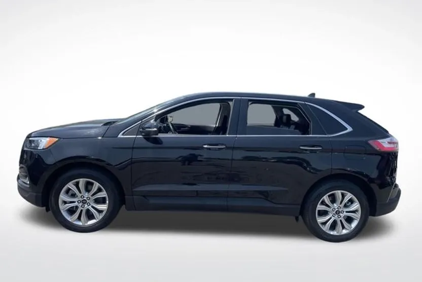 2024 Ford Edge Titanium photo 1
