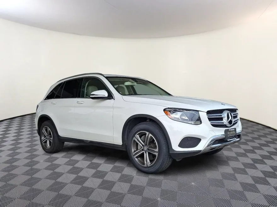 2017 Mercedes Benz GLC 300 4MATIC photo 1