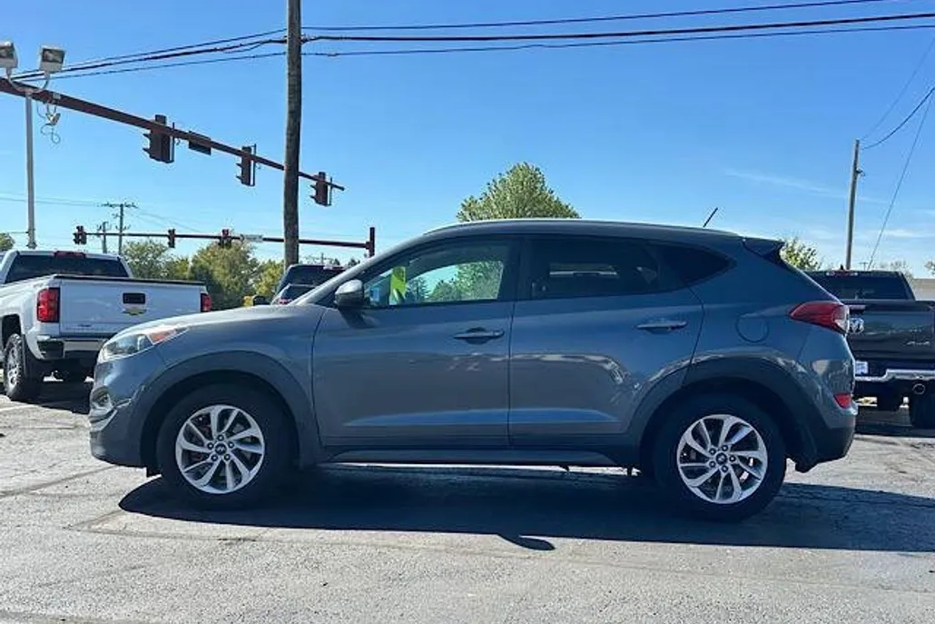 2016 Hyundai Tucson SE photo 1