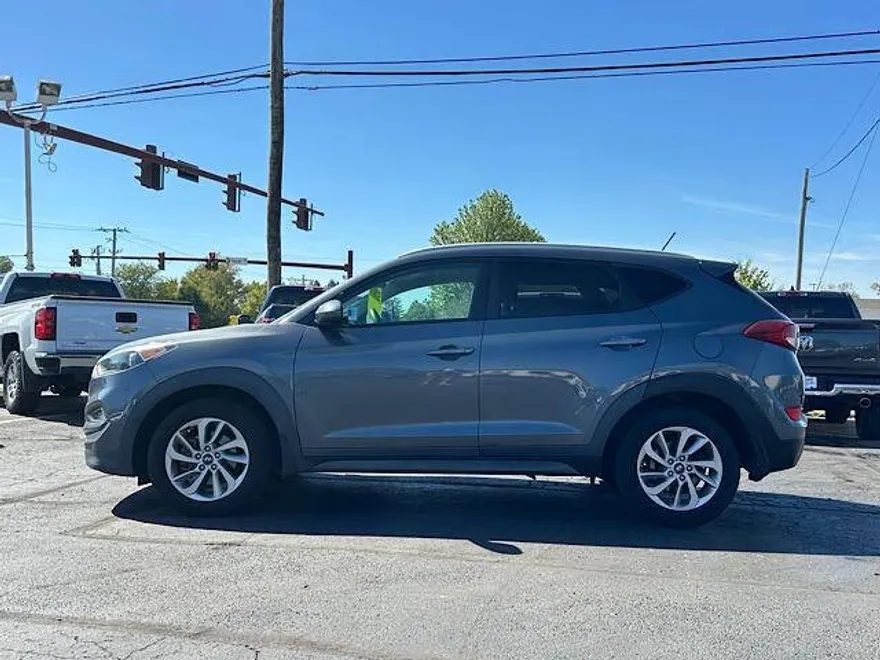 2016 Hyundai Tucson SE photo 1