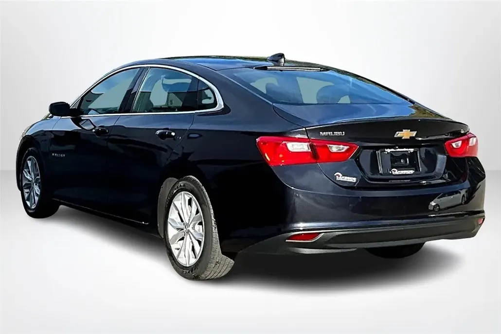 2023 Chevrolet Malibu 1LT photo 1