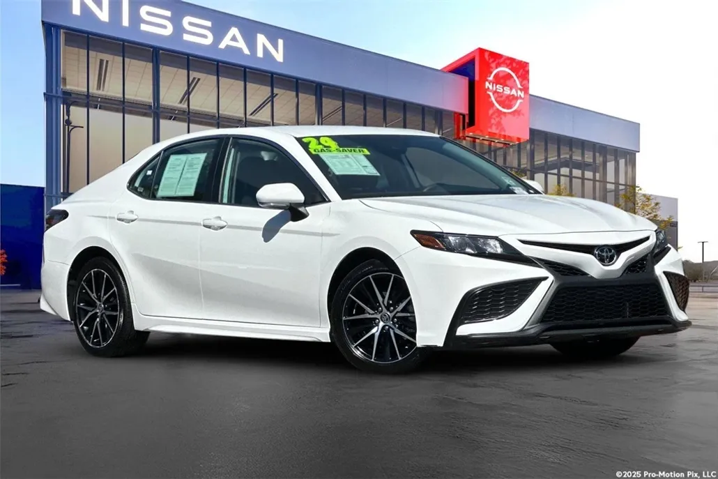2024 Toyota Camry SE photo 1