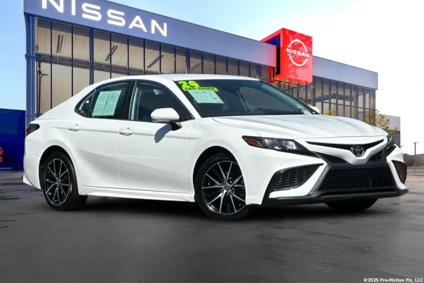 2024 Toyota Camry SE photo 1