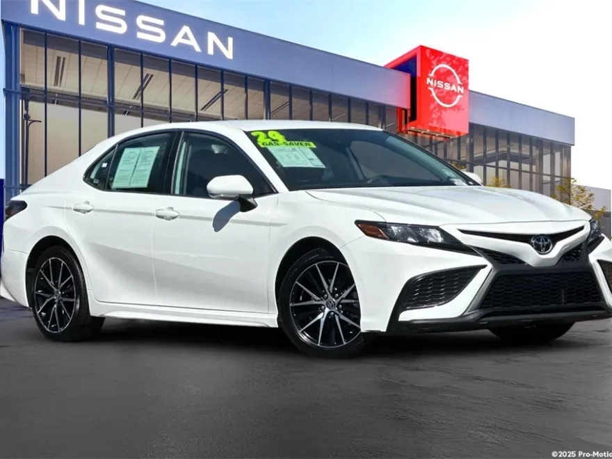 2024 Toyota Camry SE photo 1