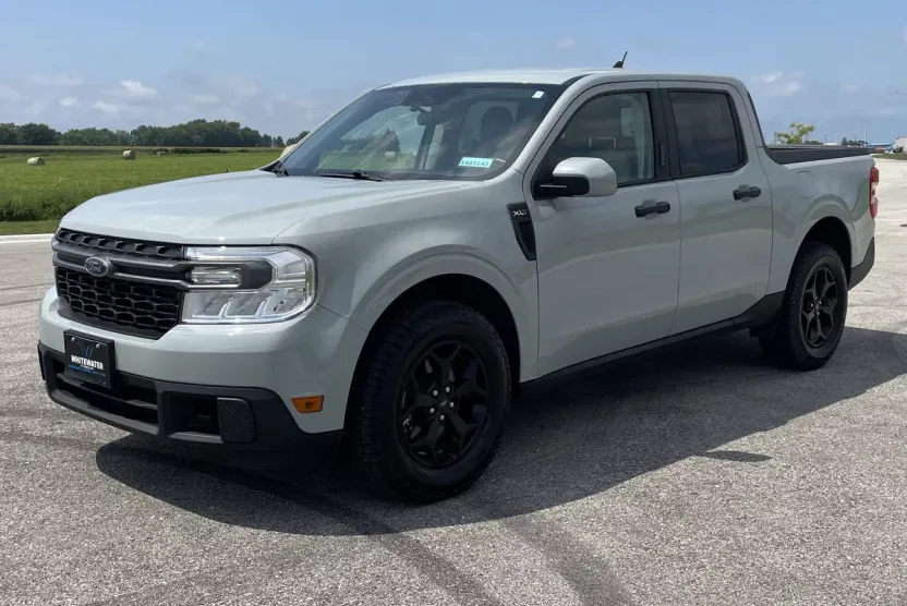 2022 Ford Maverick XLT photo 1