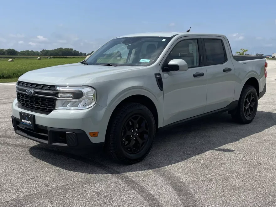 2022 Ford Maverick XLT photo 1