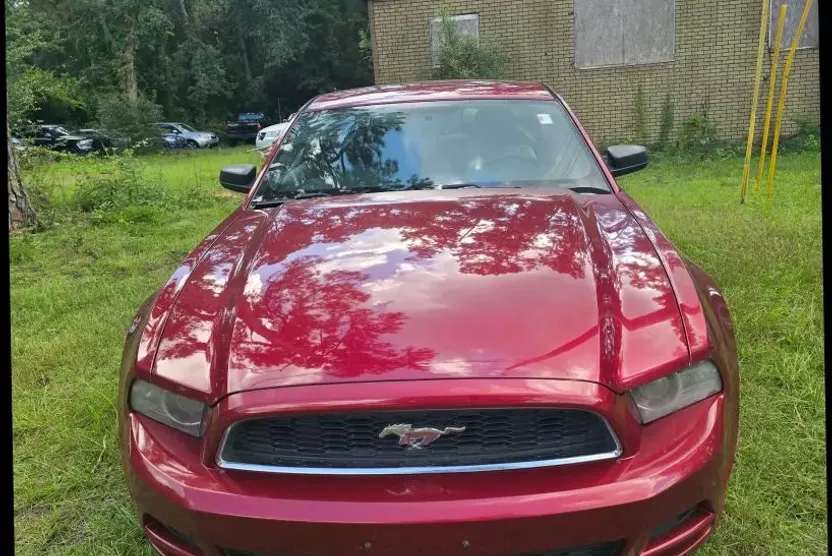 2014 Ford Mustang V6 photo 1