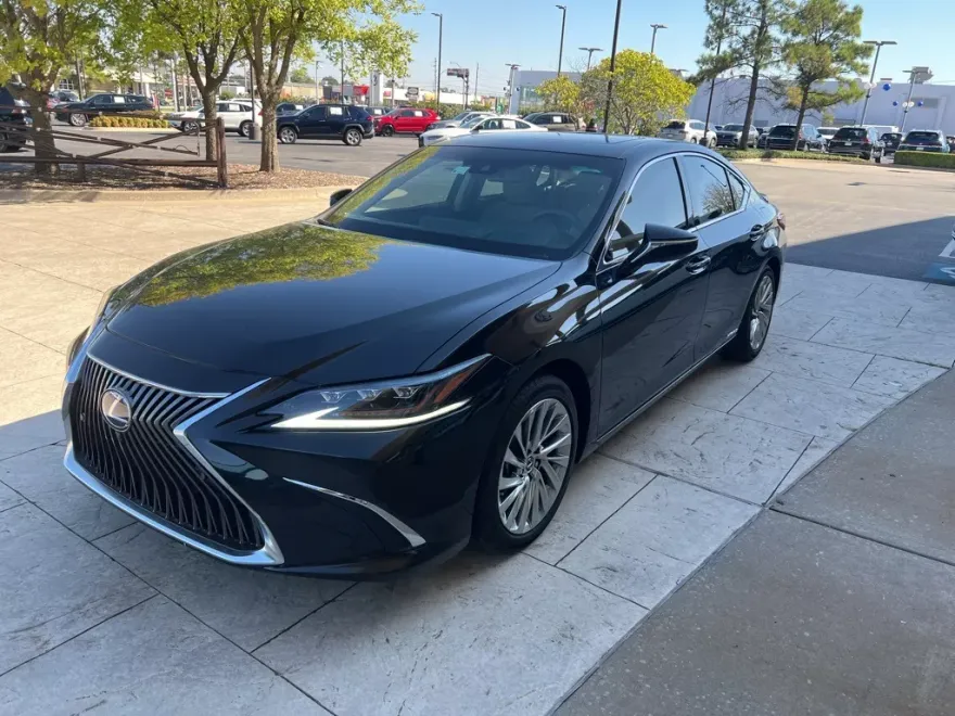 2021 Lexus ES 300h Ultra Luxury photo 1