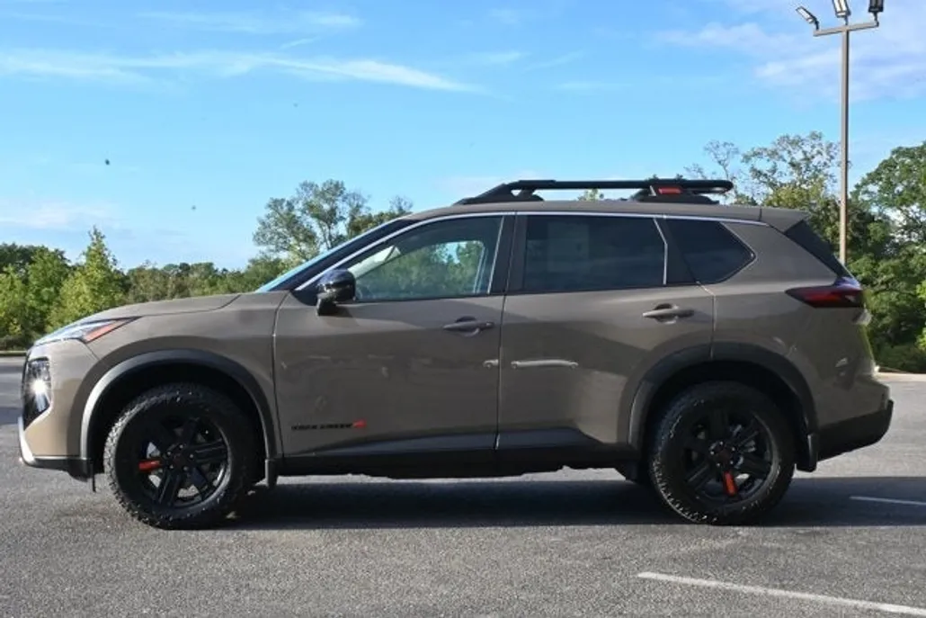 2025 Nissan Rogue SV photo 1