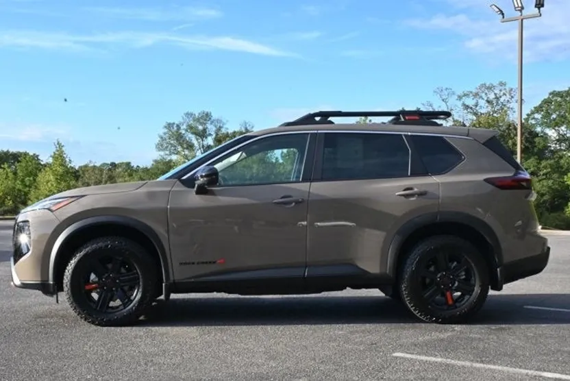 2025 Nissan Rogue SV photo 1