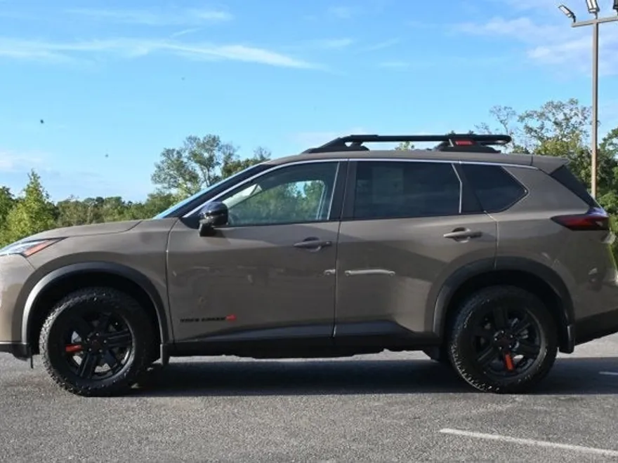 2025 Nissan Rogue SV photo 1