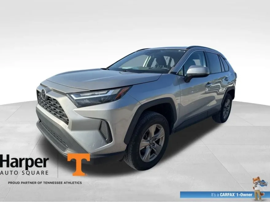 2022 Toyota RAV4 XLE photo 1