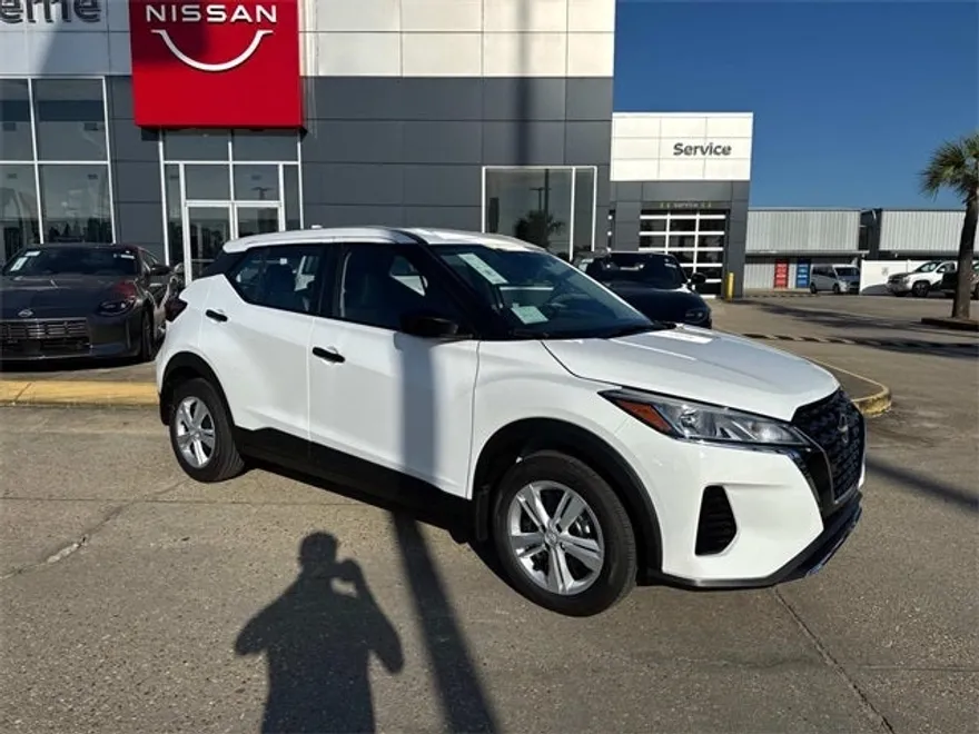 2025 Nissan Kicks Play S photo 1