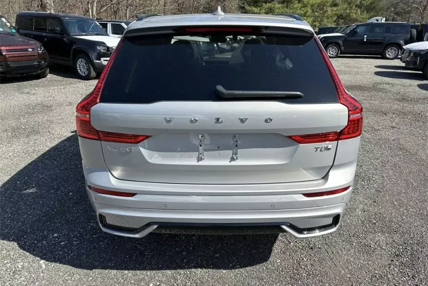 2025 Volvo XC60 Hybrid T8 Plus photo 1