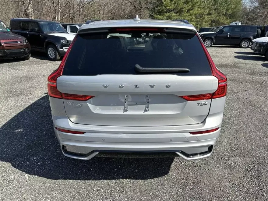 2025 Volvo XC60 Hybrid T8 Plus photo 1