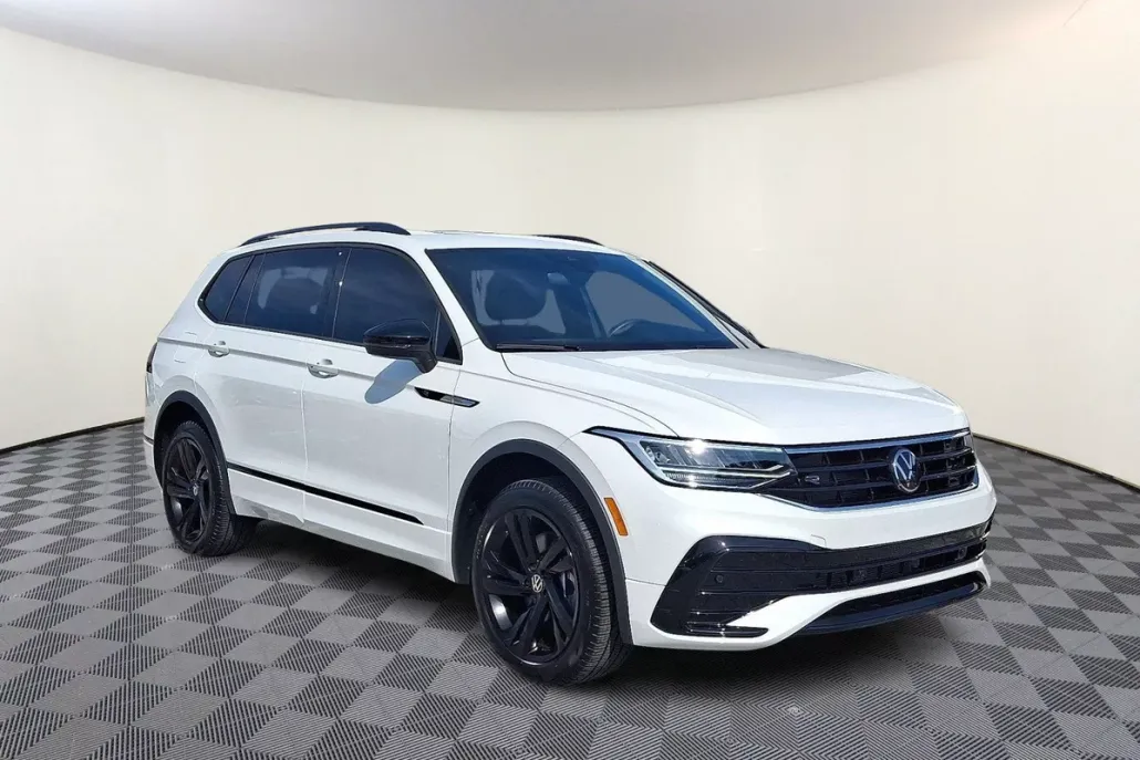 2024 Volkswagen Tiguan SE R-Line Black photo 1