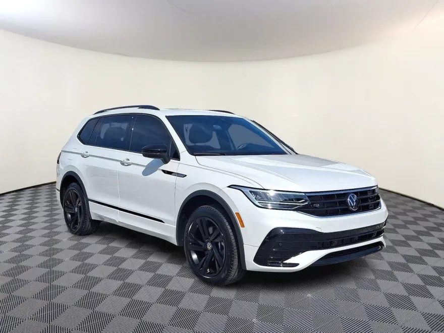 2024 Volkswagen Tiguan SE R-Line Black photo 1