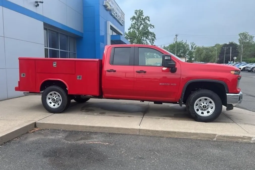 2025 Chevrolet Silverado 3500HD photo 1