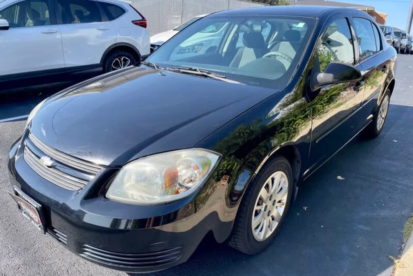 2010 Chevrolet Cobalt photo 1