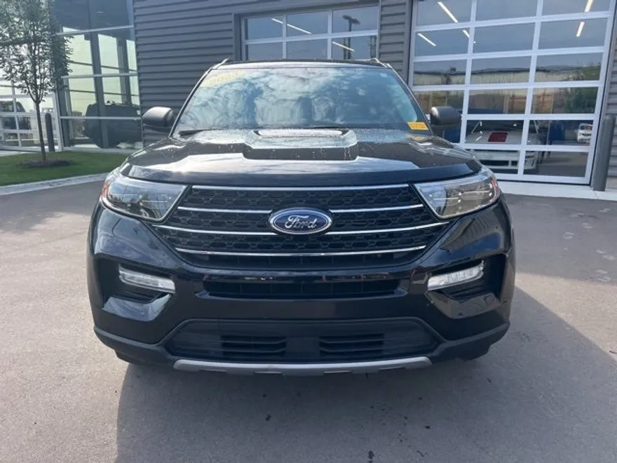 2023 Ford Explorer XLT photo 1