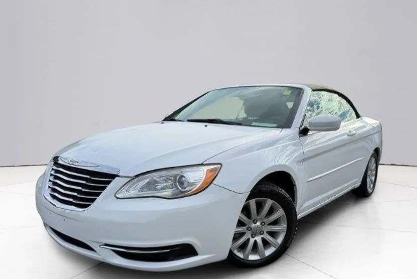 2011 Chrysler 200 Limited Touring photo 1
