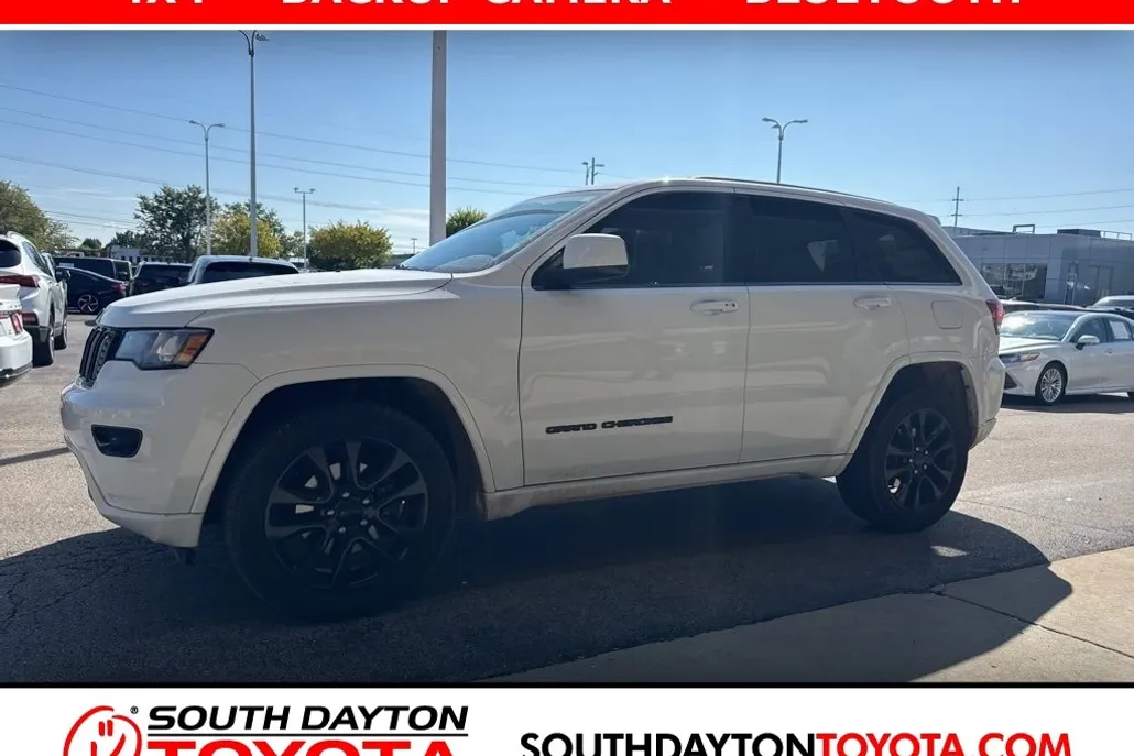 2017 Jeep Grand Cherokee Altitude photo 1