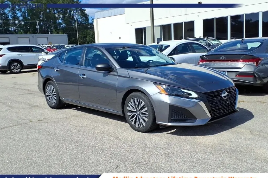 2024 Nissan Altima 2.5 SV photo 1