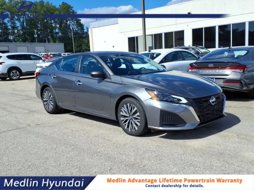 2024 Nissan Altima 2.5 SV photo 1