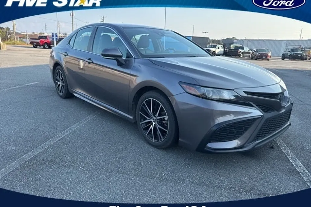 2023 Toyota Camry SE photo 1