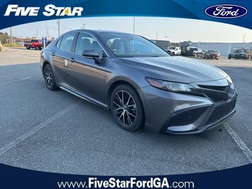 2023 Toyota Camry SE photo 1