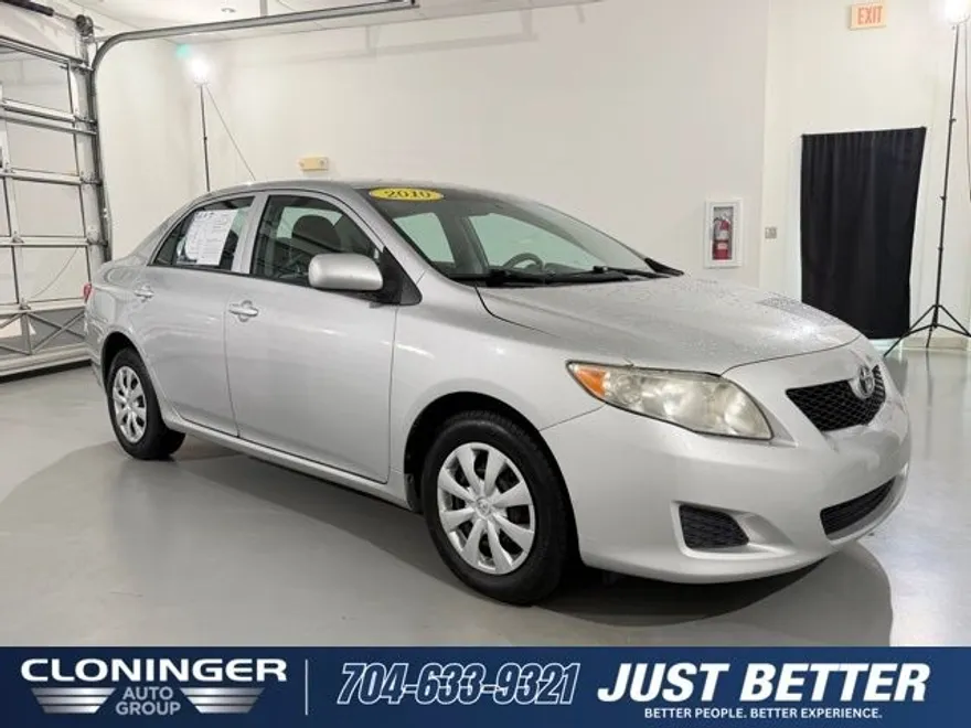 2010 Toyota Corolla LE photo 1