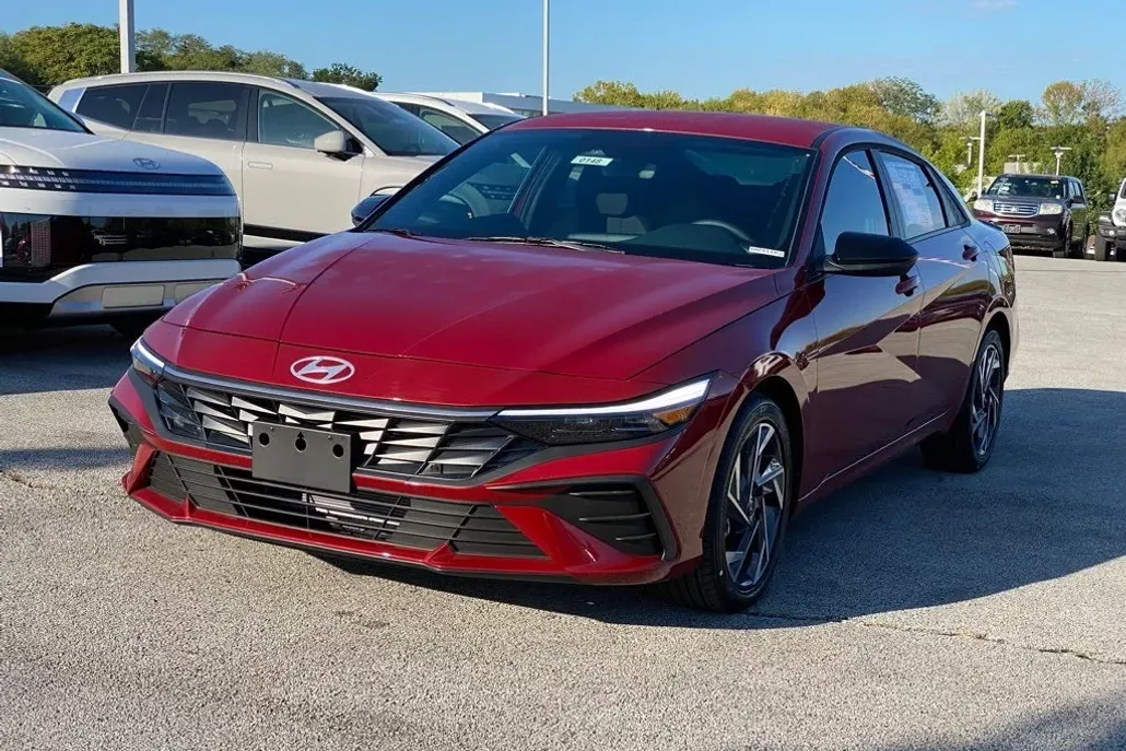 2025 Hyundai Elantra SEL Sport photo 1