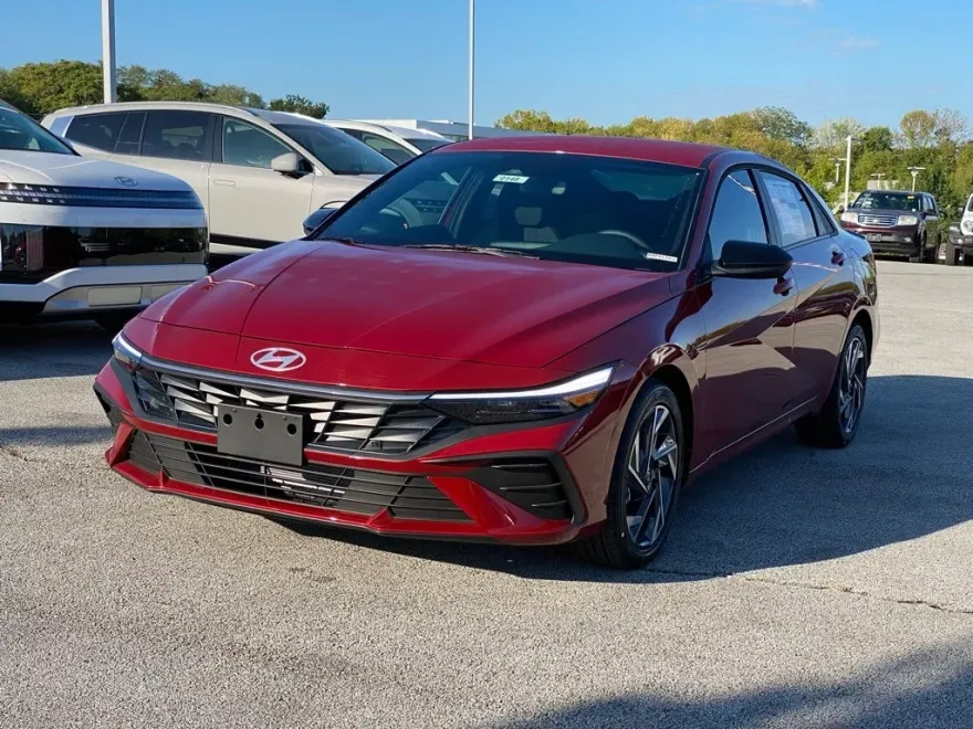 2025 Hyundai Elantra SEL Sport photo 1
