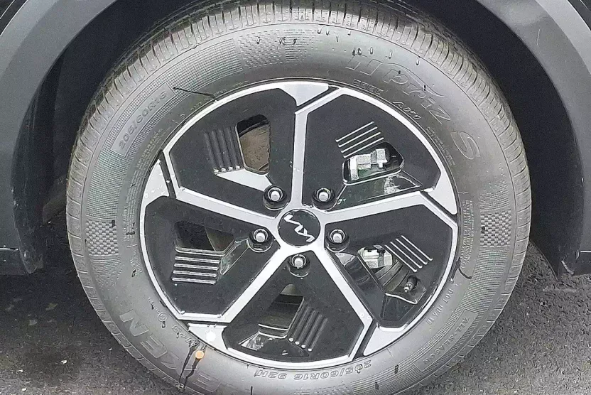 2025 Kia Niro EX photo 1