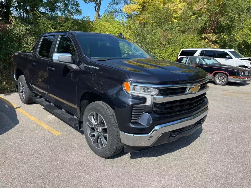 2023 Chevrolet Silverado 1500 LT photo 1
