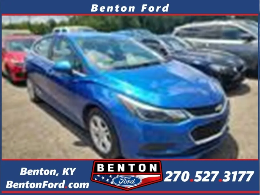 2018 Chevrolet Cruze LT photo 1