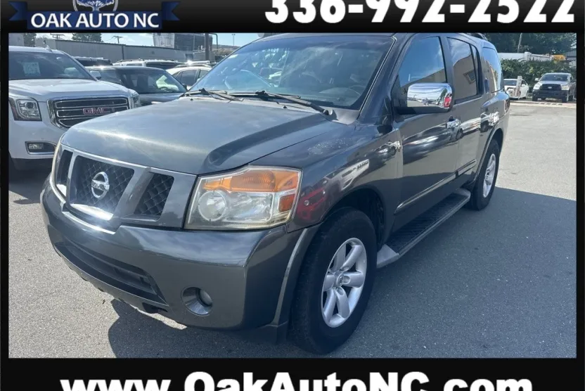 2011 Nissan Armada SV photo 1