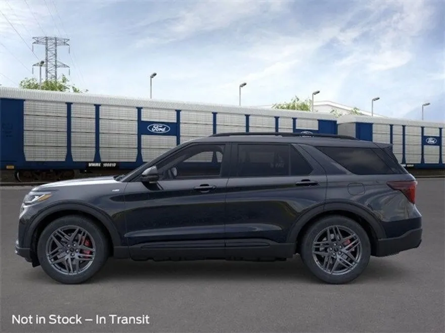 2025 Ford Explorer ST-Line photo 1
