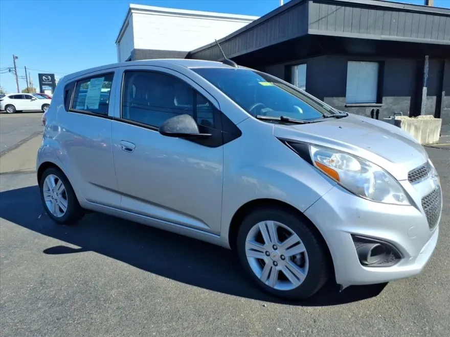 2015 Chevrolet Spark 1LT photo 1