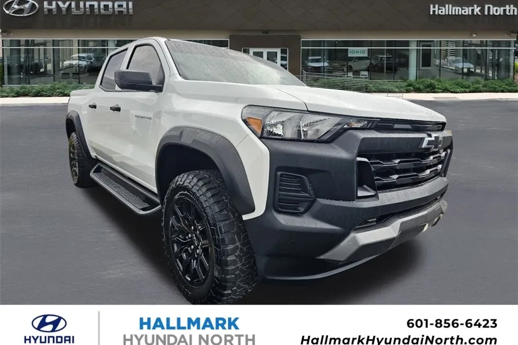 2024 Chevrolet Colorado Trail Boss photo 1
