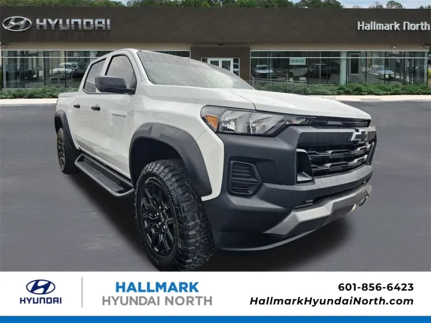 2024 Chevrolet Colorado Trail Boss photo 1