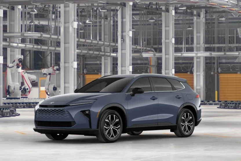 2025 Toyota Crown Signia XLE photo 1