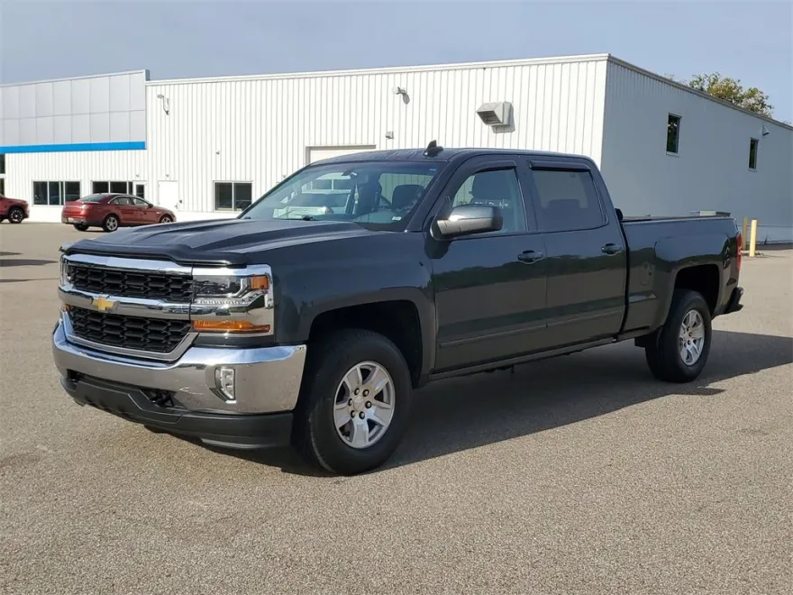 2018 Chevrolet Silverado 1500 LT photo 1