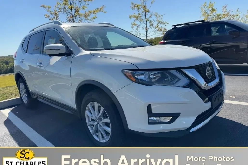 2018 Nissan Rogue SV photo 1