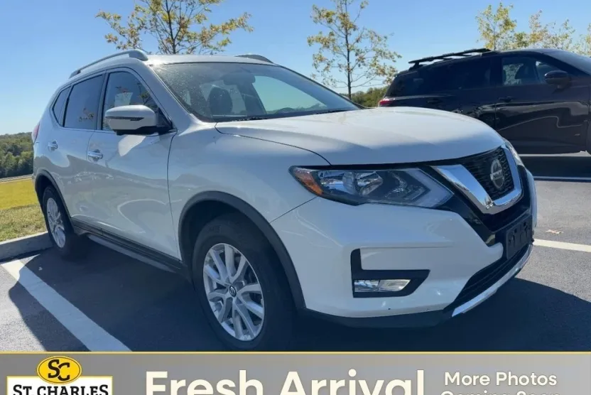 2018 Nissan Rogue SV photo 1