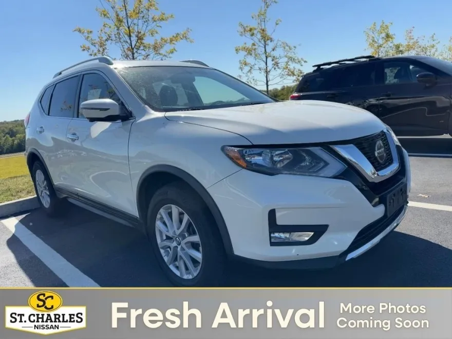 2018 Nissan Rogue SV photo 1