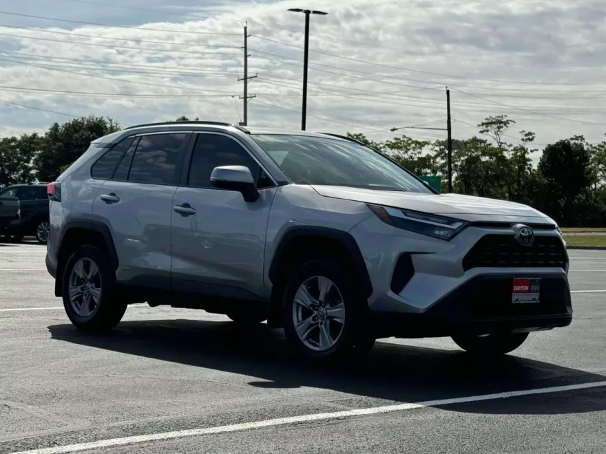 2022 Toyota RAV4 Hybrid XLE photo 1