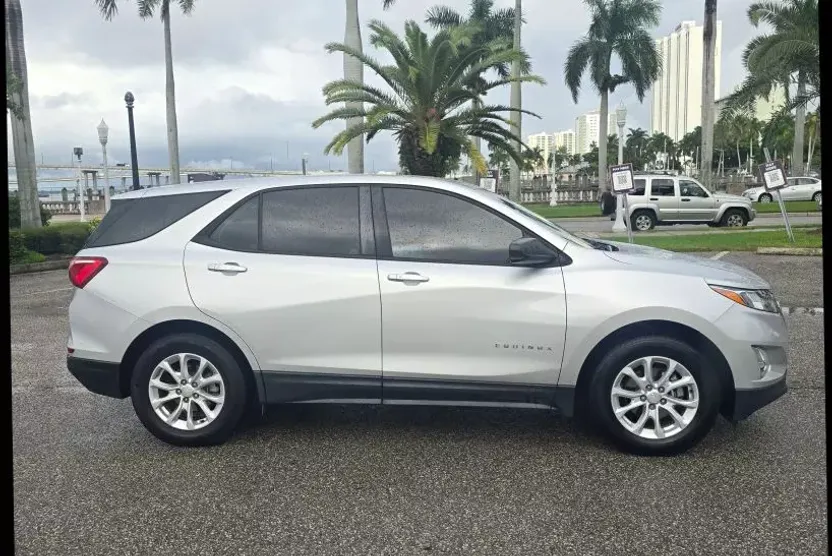 2018 Chevrolet Equinox LS photo 1
