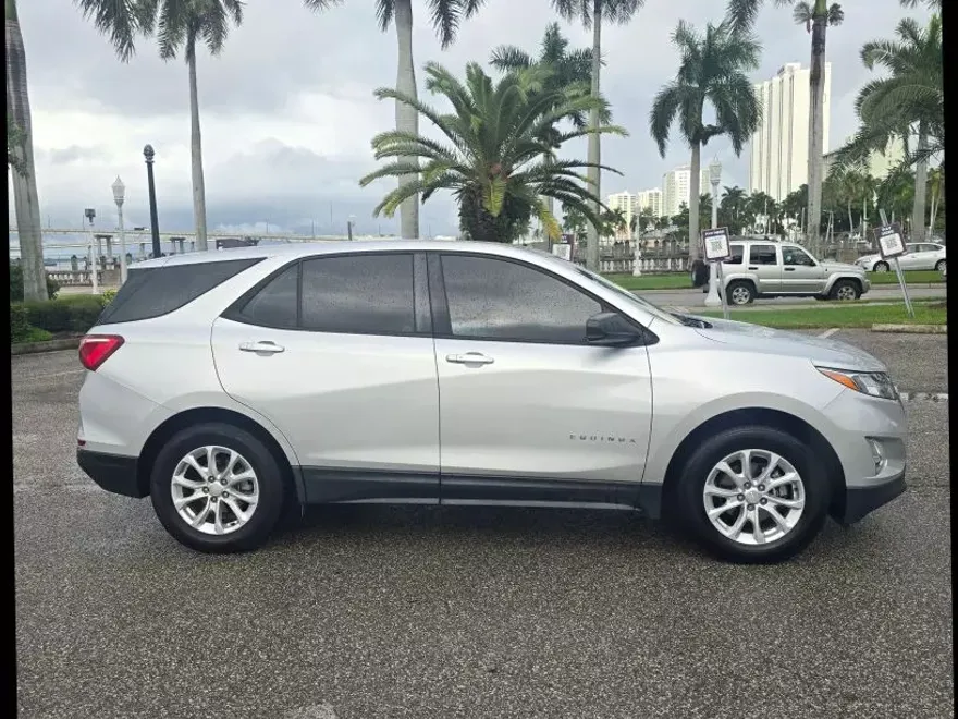 2018 Chevrolet Equinox LS photo 1