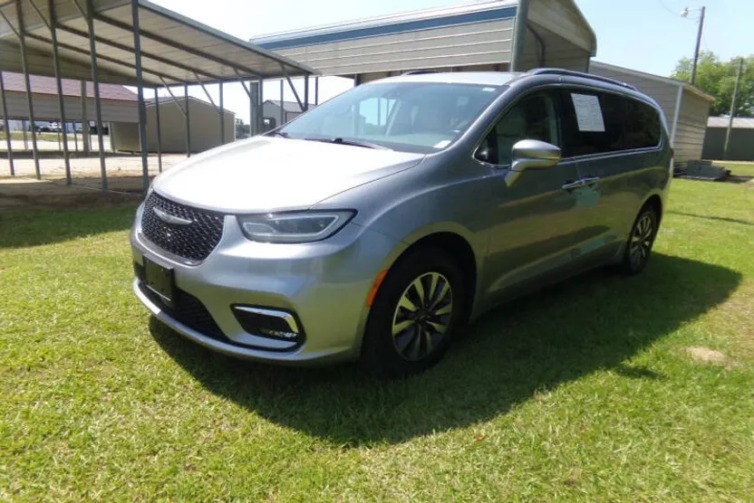 2021 Chrysler Pacifica Touring L photo 1